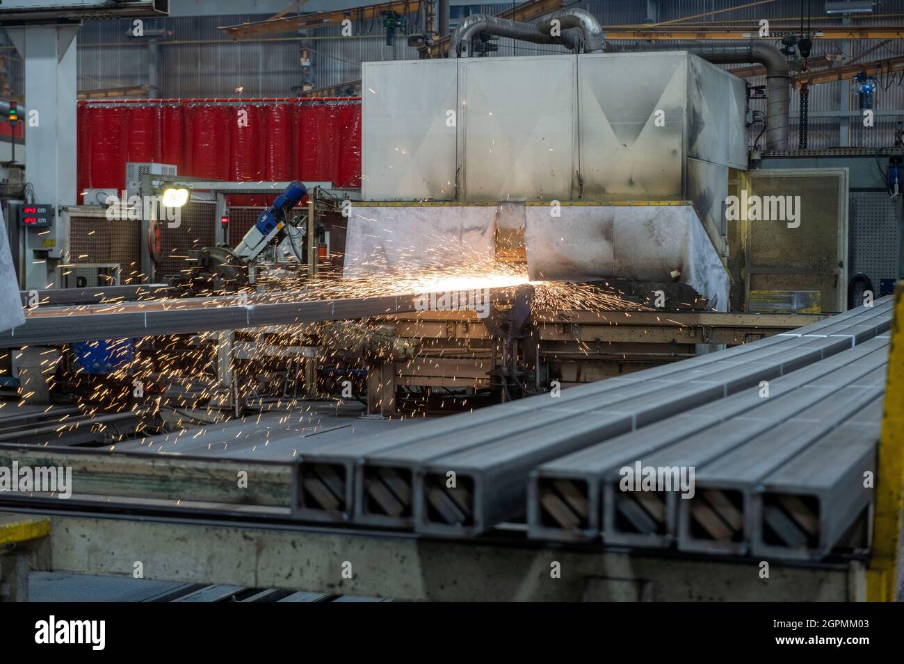 09 September 2021, BadenWuerttemberg, Biberach an der Riß Bent steel