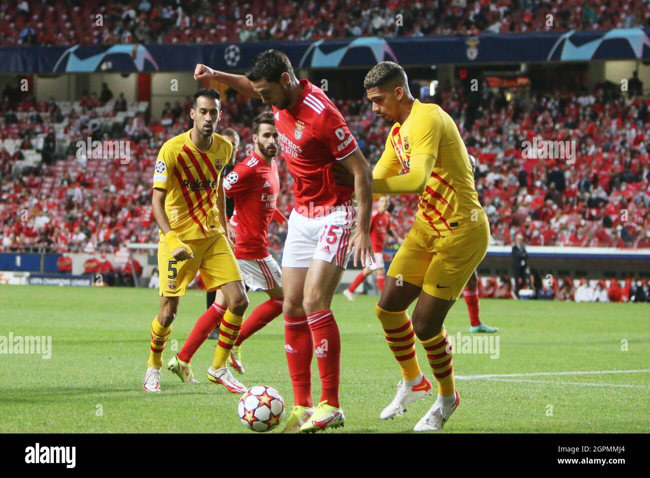 Roman Yaremchuk of Benfica and Ronald Araujo of FC Barcelona during the UEFA Champions League, Group E football match between SL Benfica and FC Barcelona on September 29, 2021 at Estadio da Luz in Lisbon, Portugal - Photo: Laurent Lairys/DPPI/LiveMedia Stock Photo