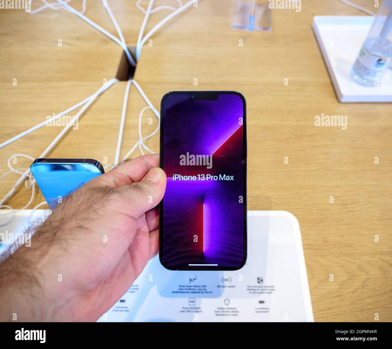 Wallpaper Display Of Iphone 13 Pro Max With Promotion 1 Hz At The Apple Store Stock Photo Alamy