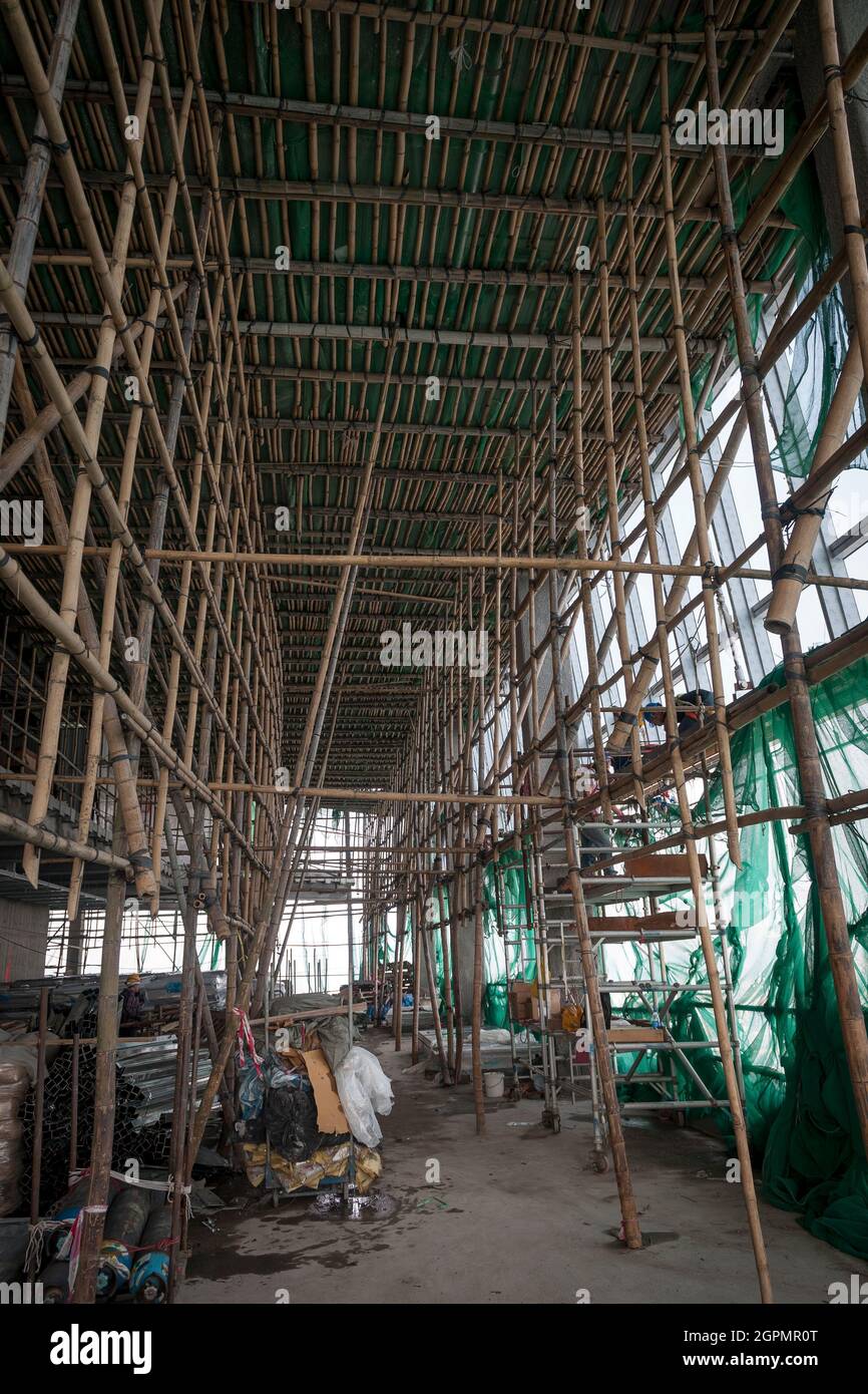 Bamboo scaffolding used in the interior construction of Levels 102-104 of the ICC, West Kowloon, Hong Kong, 2009 Stock Photo