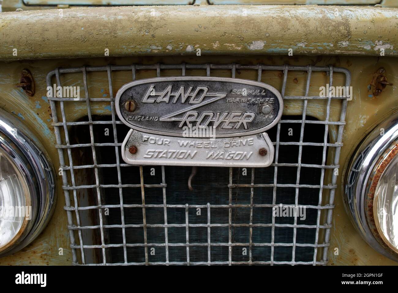 old Land Rover Grill Badge Stock Photo - Alamy