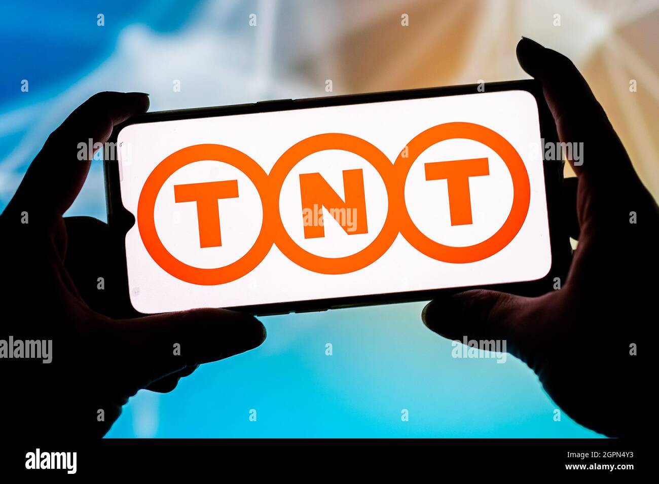 Poland. 23rd Sep, 2021. In this photo illustration a TNT logo seen displayed on a smartphone. Credit: SOPA Images Limited/Alamy Live News Stock Photo