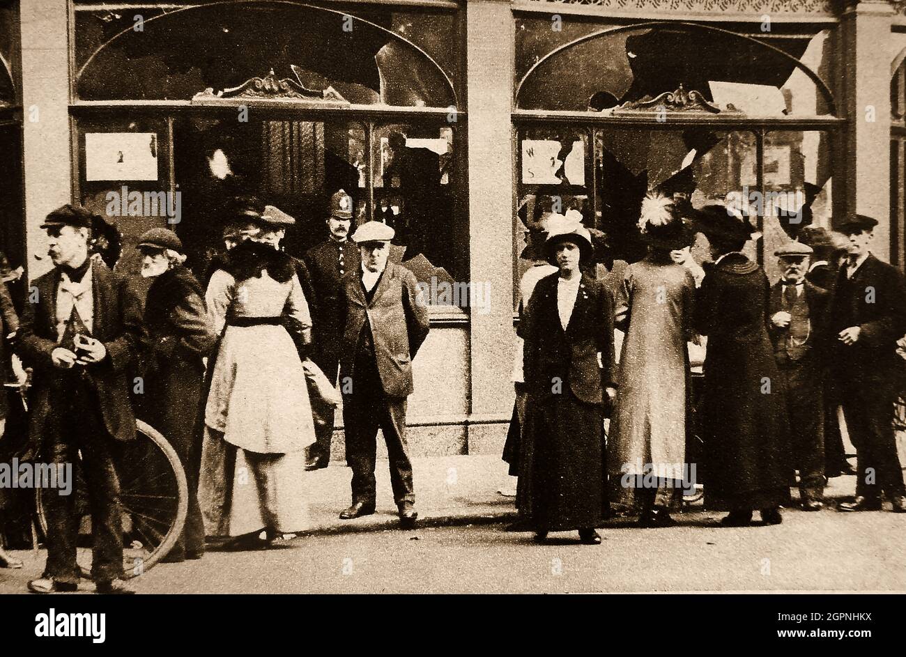 WWI - Deptford England - Anti German feeling led to destruction of windows in German owned businesses in Britain. Business continued as normal but with policemen (bobbies) standing guard Stock Photo
