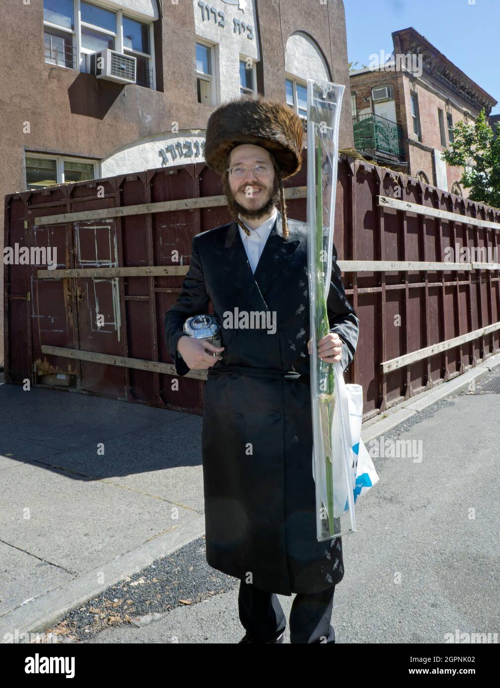 Portrait of a Hasidic Jewish man from the Pupa group on his way home from  synagogue on the Sukkot holiday. In Williamsburg, Brooklyn, New York Stock  Photo - Alamy, image size:1011x1390