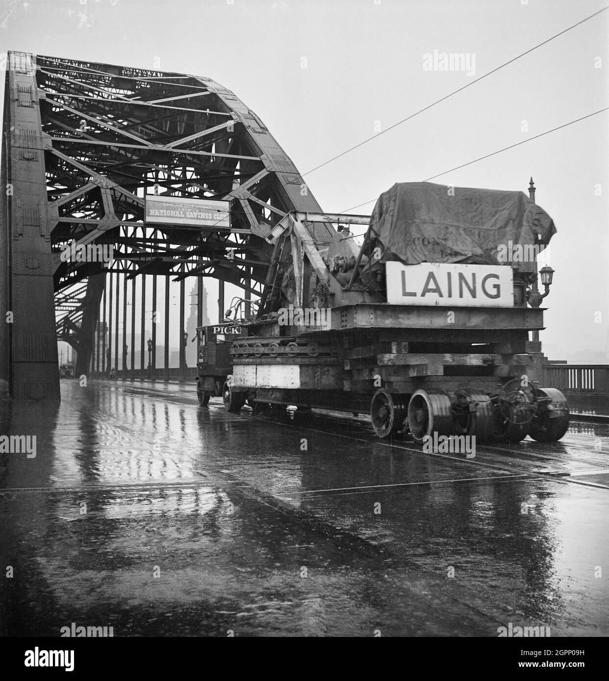 A Pickfords low loader transporting a W90 walking dragline excavator across the Tyne Bridge on its journey to Whitley Bay opencast coal site. This photograph is part of a batch showing a Ransome Rapier W90 walking dragline excavator being transported through the streets of Newcastle-upon-Tyne. It was on a 280 mile journey from one Laing contract at Carrington Coppice opencast coal mine in Derbyshire to another at Whitley Bay opencast coal mine. Stock Photo