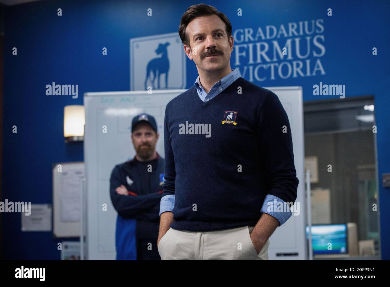 JASON SUDEIKIS in TED LASSO (2020), directed by ZACH BRAFF. Credit: UNIVERSAL TELEVISION / Album Stock Photo