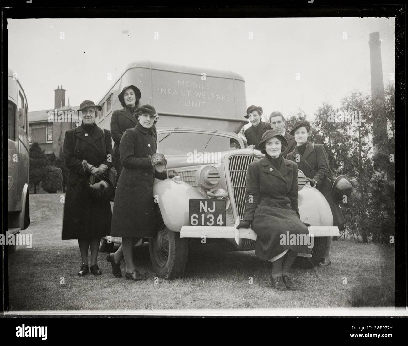World war 2 1942 nurses england hi-res stock photography and images - Alamy