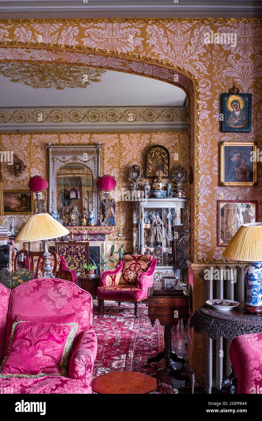 Gilding furniture hires stock photography and images Alamy