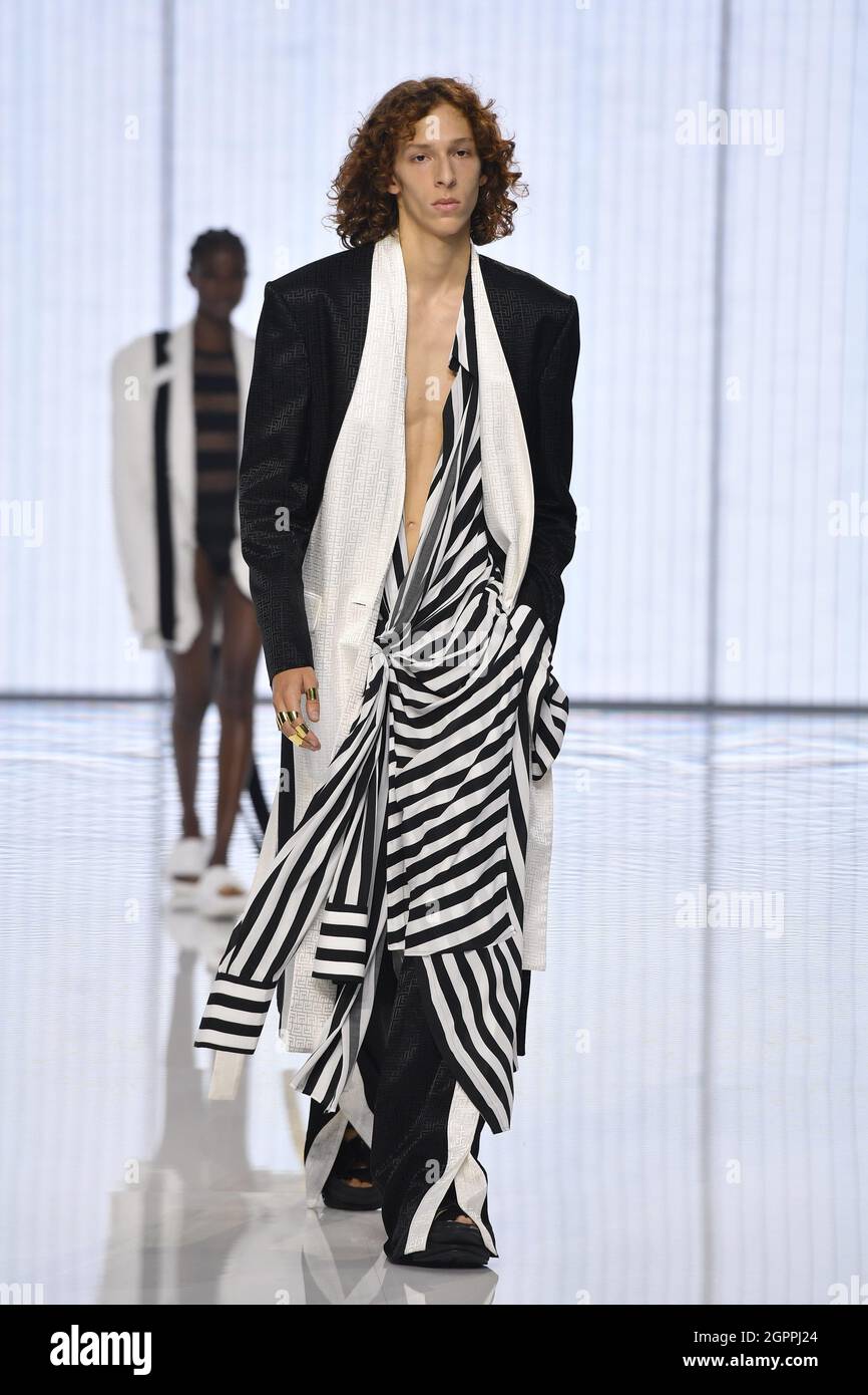 walks on the runway at the fashion show during Spring/Summer 2022 Collections Fashion Show at Paris Fashion Week in Paris, France on 29, 2021. (Photo by Jonas Gustavsson/Sipa USA