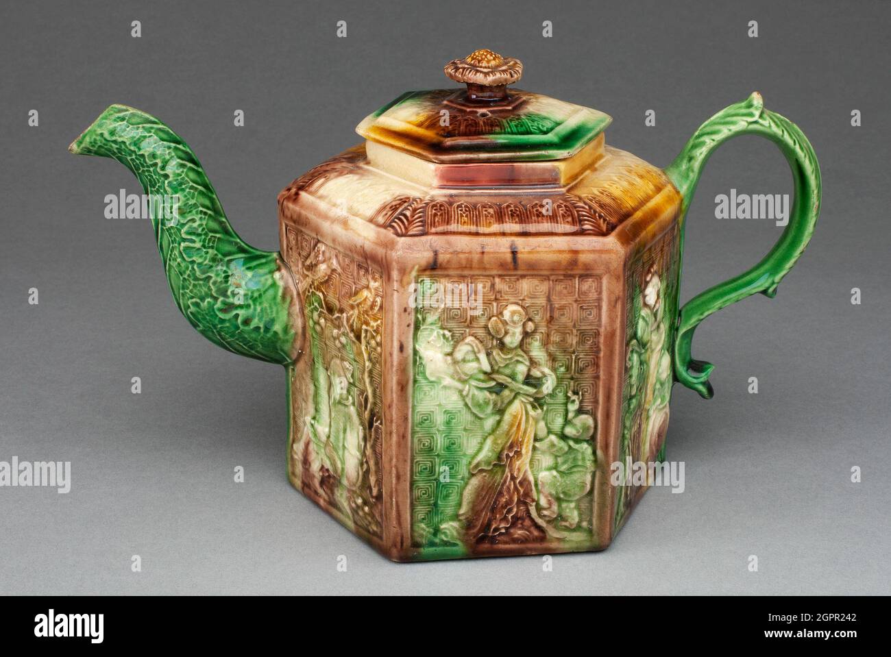Teapot woman 18th century hi-res stock photography and images - Alamy
