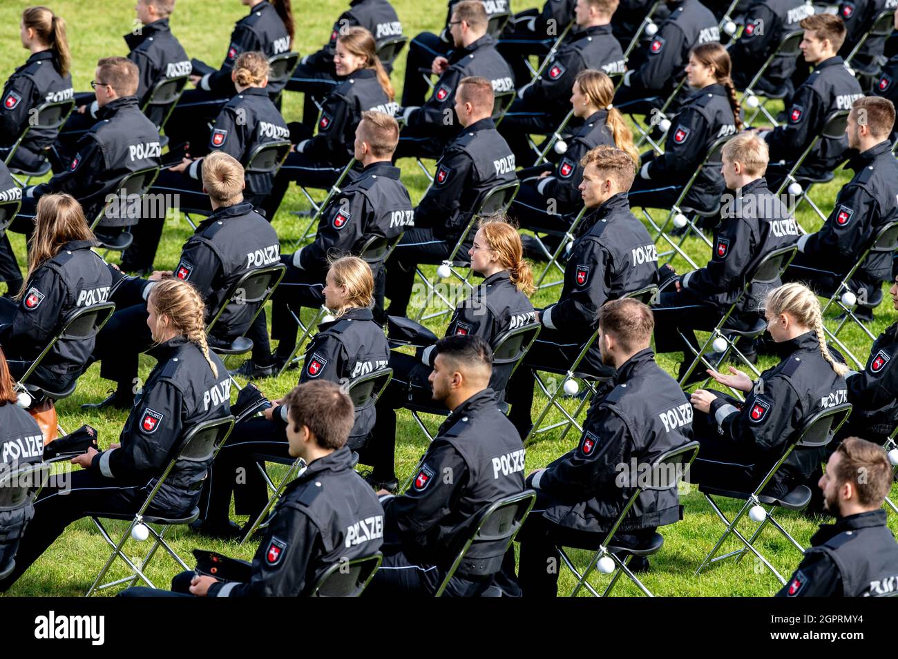 Oldenburg, Germany. 30th Sep, 2021. Police officers from the Bachelor's