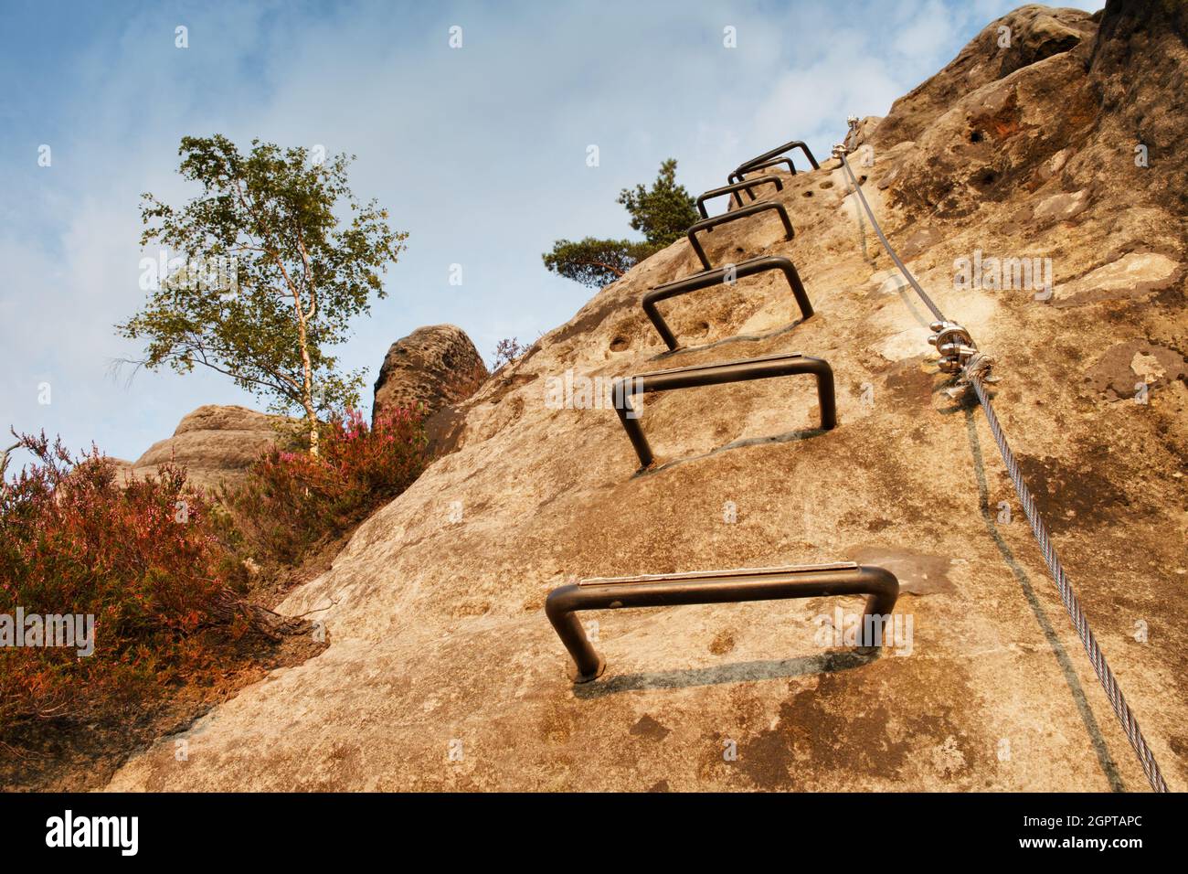 Rock climbers rope ladder hires stock photography and images Alamy