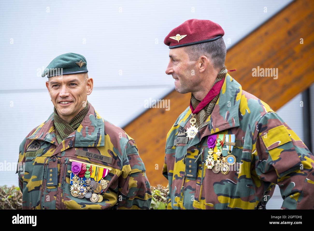 New commanding officer Frederic Linotte and Colonel Tom Bilo pictured during a ceremony for the transfer of command of the Special Operations Regiment Stock Photo