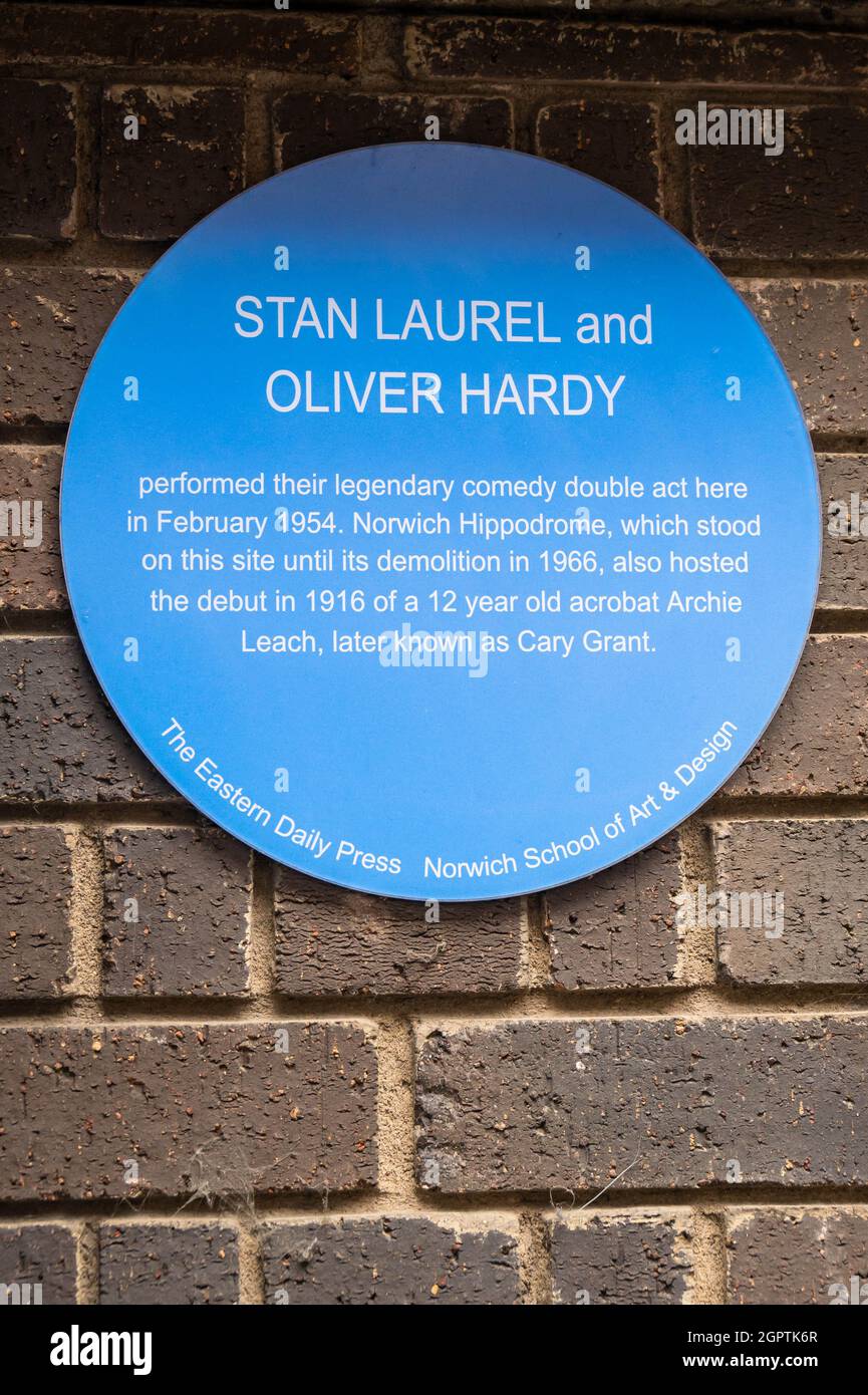 Blue Plaque on Saint Giles Street Norwich where Laurel and Hardy performed there double act also hosted Archie Leech later known as Cary Grant Stock Photo