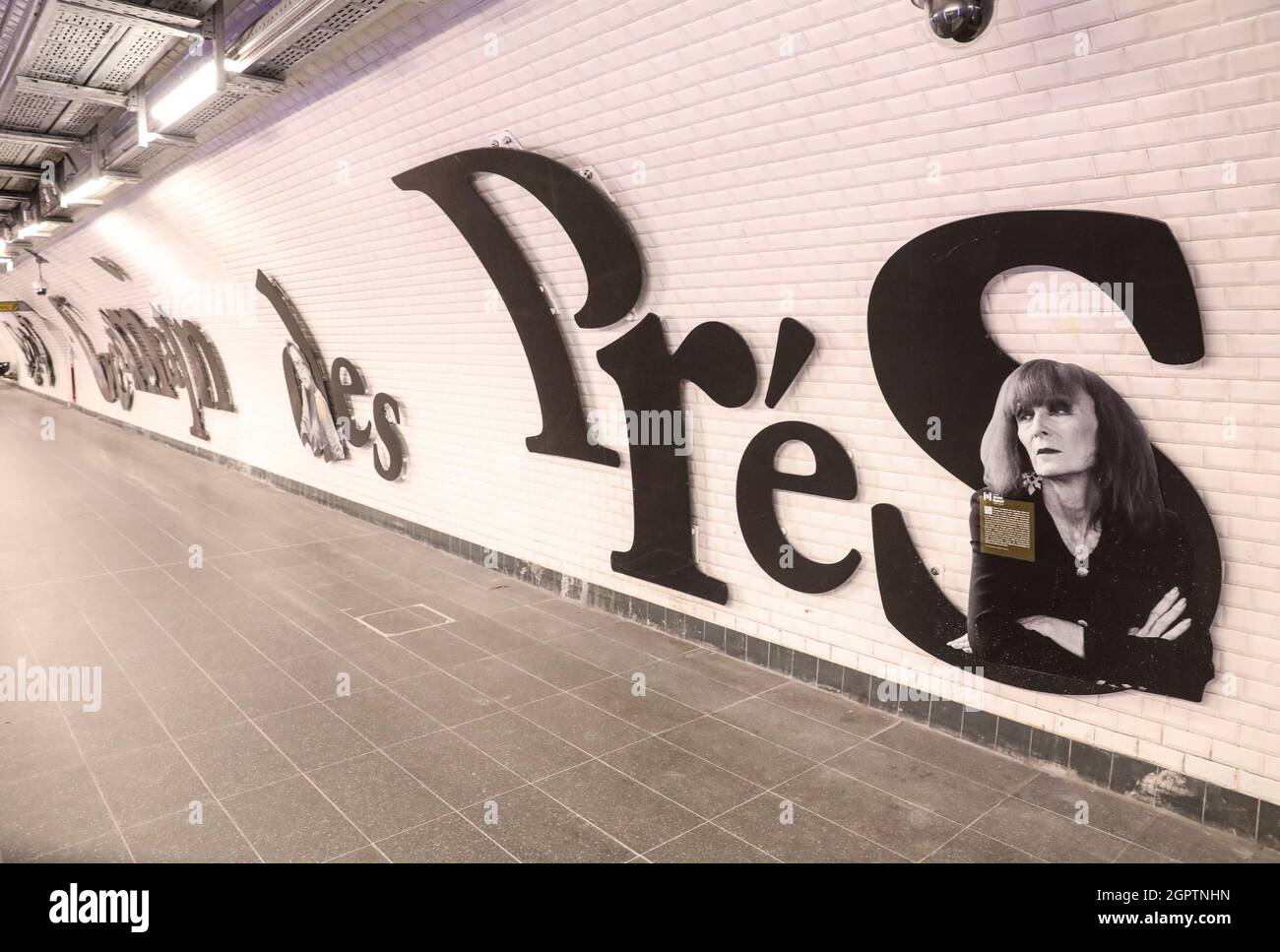 SAINT GERMAIN DES PRES METRO STATION HONORS ITS ARTISTS IN PARIS Stock Photo