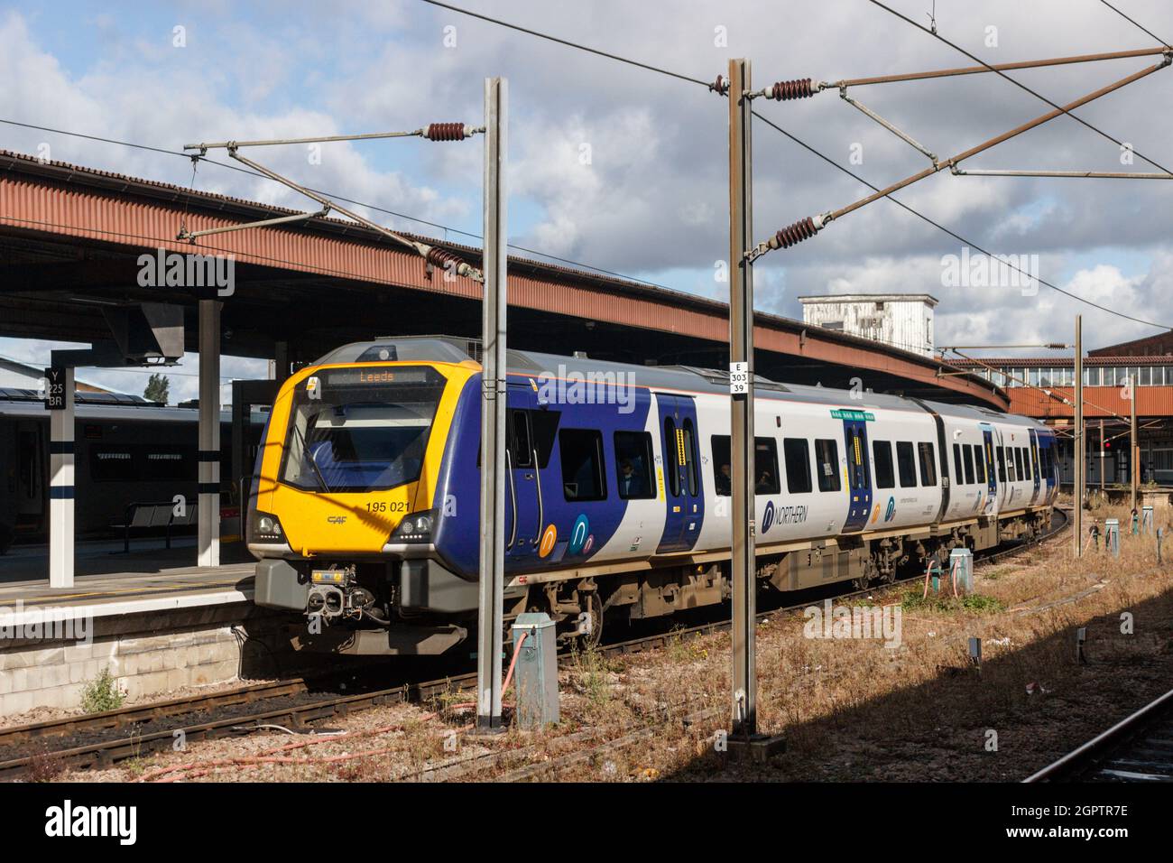 Class 195 railway unit hi-res stock photography and images - Alamy