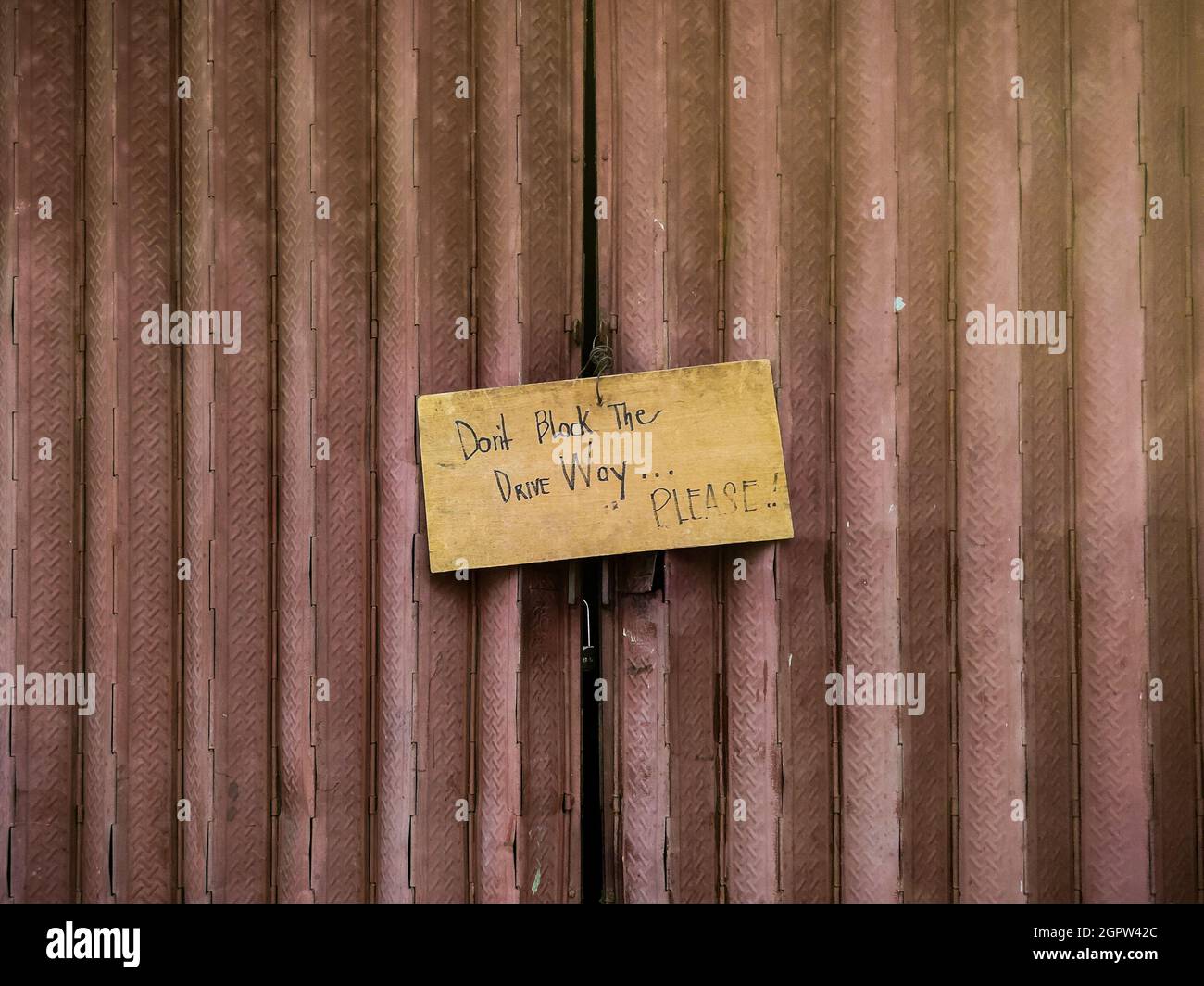 Dont block driveway sign hi-res stock photography and images - Alamy