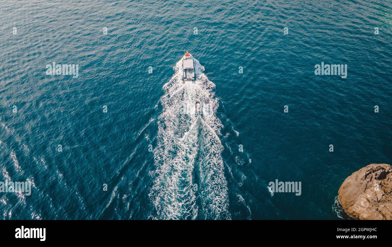 Aerial view of a motorboat making splashes in the sea Stock Photo - Alamy