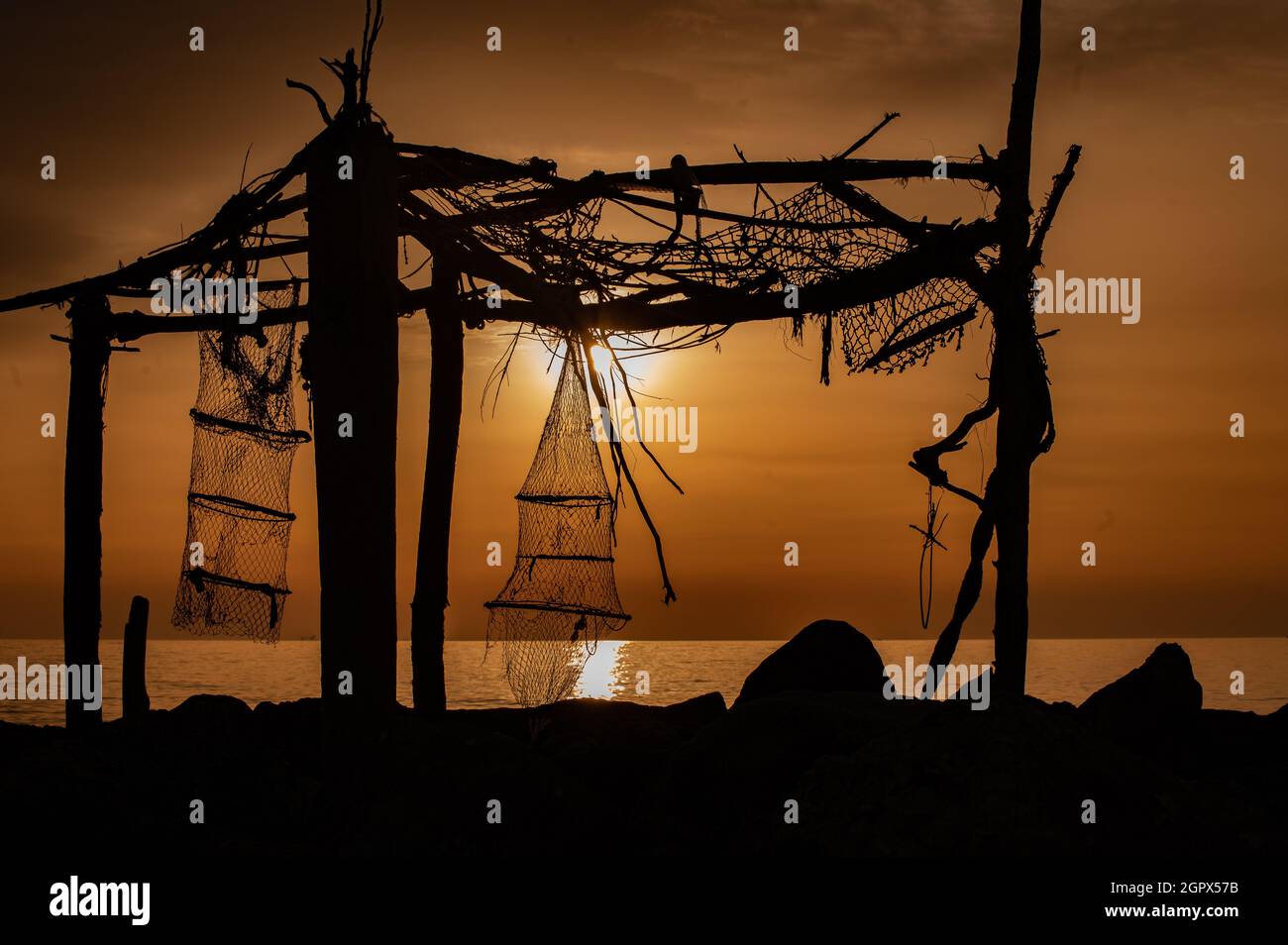 Silhouette with the sea hi-res stock photography and images - Alamy