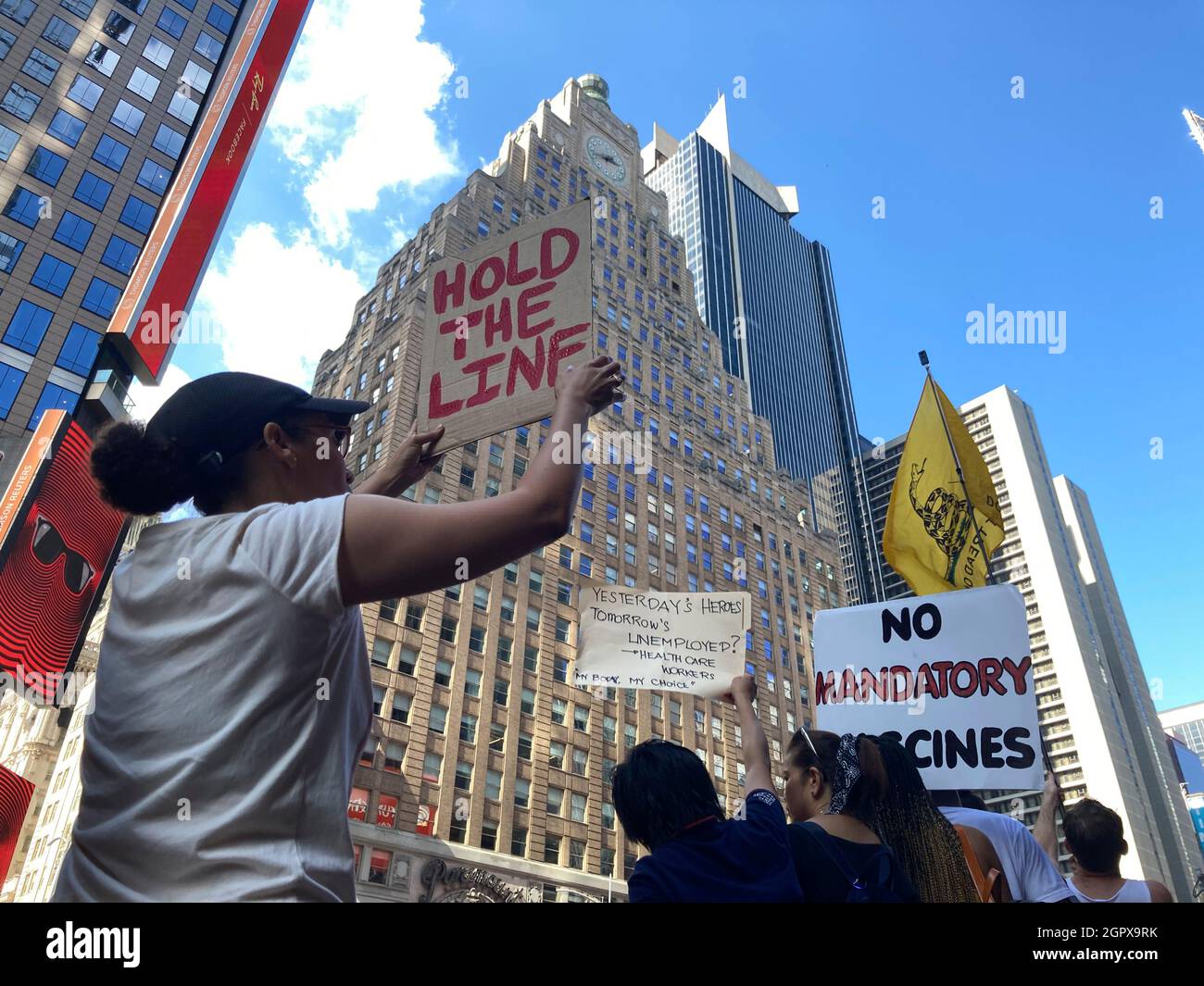 Protesters gather in Times Square in New York on Saturday, September 18, 2021 to rally against Covid-19 vaccinations. (© Frances M. Roberts) Stock Photo