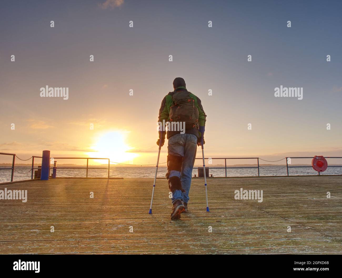 Crutches crutch injury hurt High Resolution Stock Photography and Images Alamy