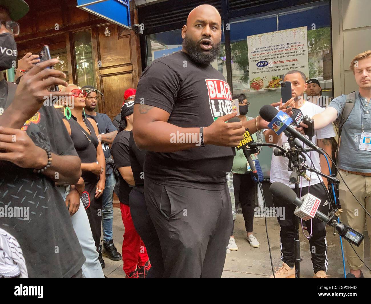 Black Lives Matter Greater New York co-founder and chairman Hawk Newsome speaks to the assembled media outside of Carmine’s Restaurant in the Upper West Side neighborhood of New York on Monday, September 20, 2021 about the alleged racially charged incident involving black customers and the hostess of the restaurant.  (© Frances M. Roberts) Stock Photo