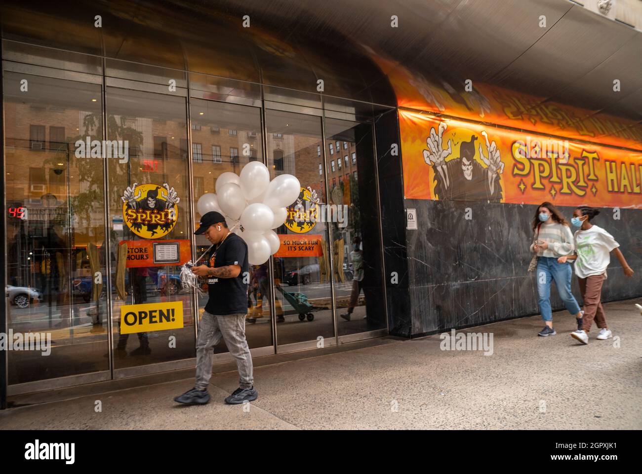 A Spirit Halloween pop-up store in Chelsea in New York on Thursday, September 16, 2021 occupies the space of the former Barneys department store. (© Richard B. Levine Stock Photo - Alamy