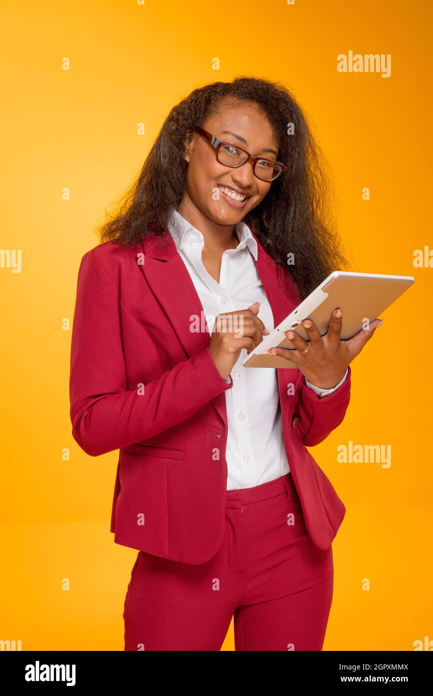 Jeune femme africaine hi-res stock photography and images - Alamy