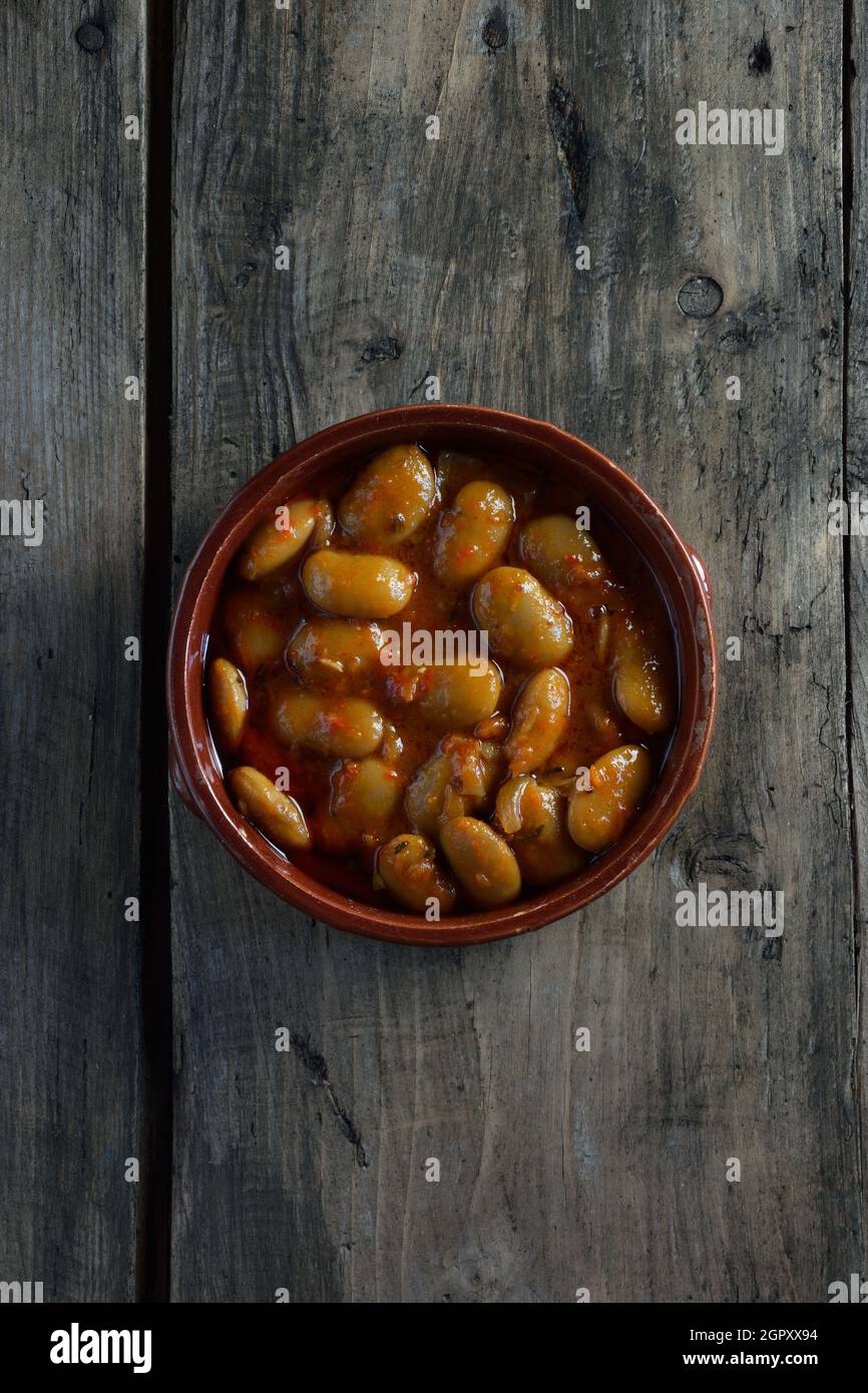 Greek Gigantes Beans In Clay Plate On Wooden Table Stock Photo - Alamy