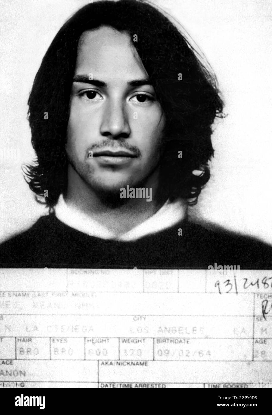1993, LOS ANGELES , USA : The celebrated  movie actor KEANU REEVES ( born 12 september 1964 ) when was arrested by Los Angeles Police for driving under the influence of alcohol . Unknown photographer , Police Department of Los Angeles . - HISTORY - FOTO STORICHE - ATTORE - MOVIE - CINEMA - TEATRO - THEATRE - ARRESTO - Arrestation - ARRESTATO DALLA POLIZIA - FOTO SEGNALETICA - mugshot - mug shot - RITRATTO - PORTRAIT --- ARCHIVIO GBB Stock Photo