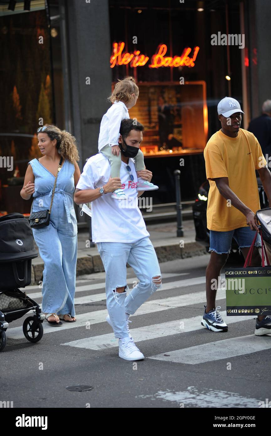 Milan, . 30th Sep, 2021. Milan, 30-9-2021 Denzel Dumfries, a footballer for  INTER and the NETHERLANDS national team, arrives downtown with his wife  JAIMY KENSWELL and their son to go shopping. By