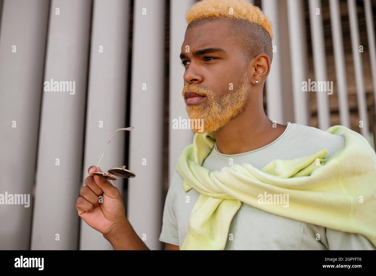 Dark skinned model hi-res stock photography and images - Alamy