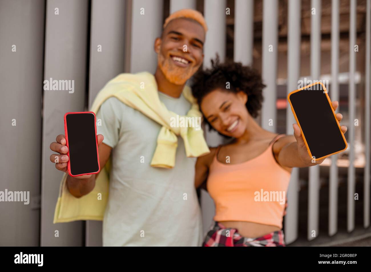 Couple looking at smartphones hi-res stock photography and images - Alamy
