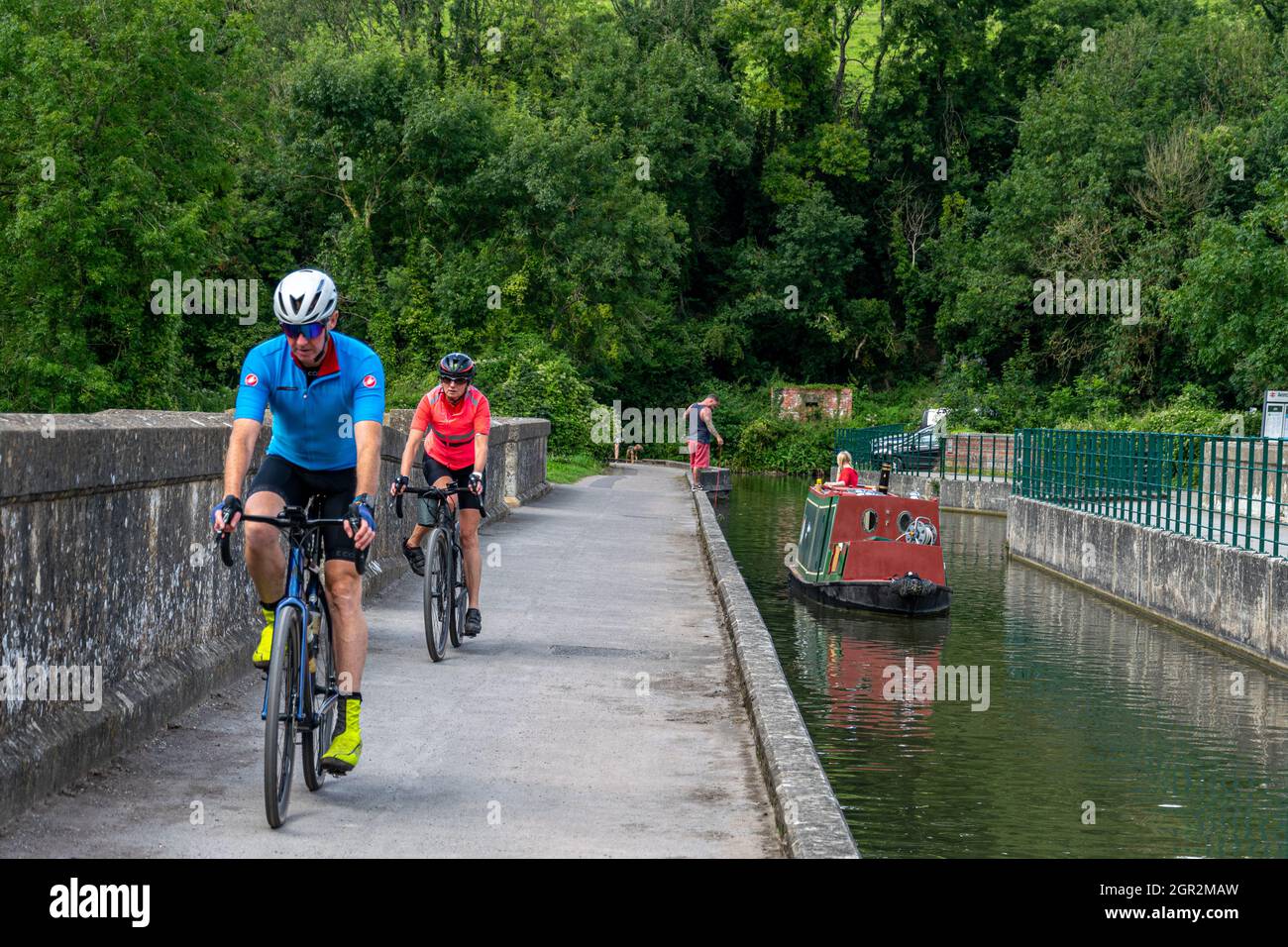 Cyclists crossing the Avoncliff aqueduct, Wiltshire, England Stock Photo