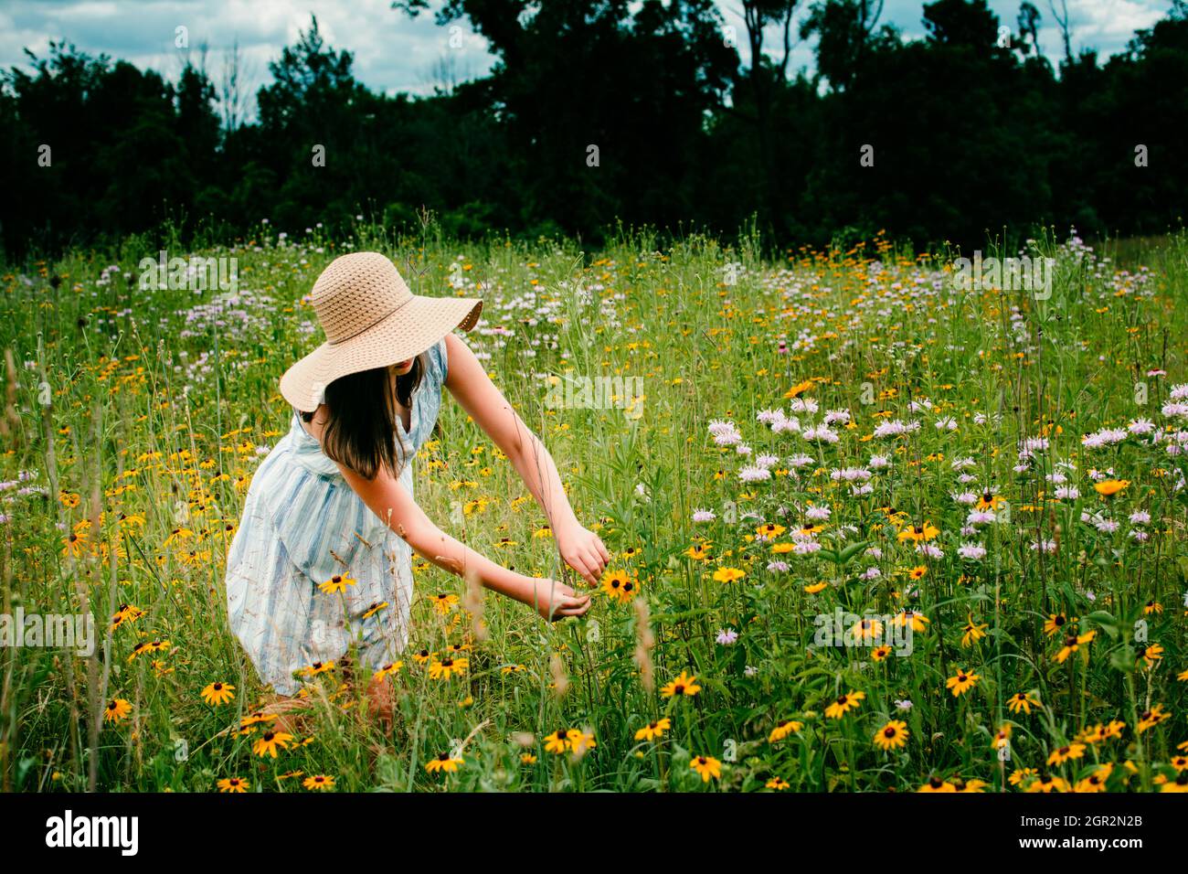 Black girl wearing cowboy hat hi-res stock photography and images - Alamy