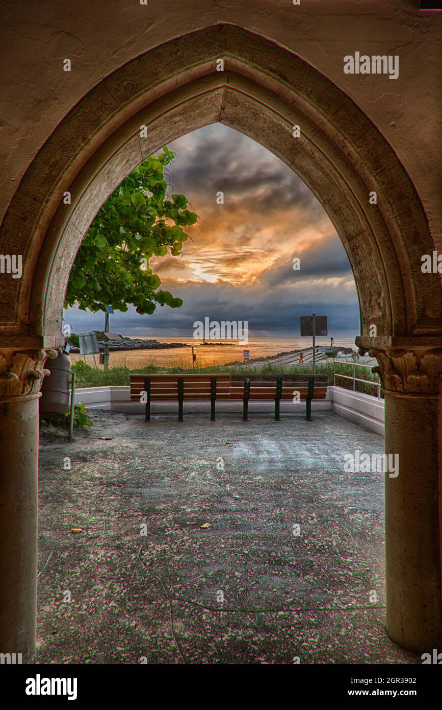 Viewing sunrise through an arch of the Boca Raton Pavilion at South Inlet Park Stock Photo