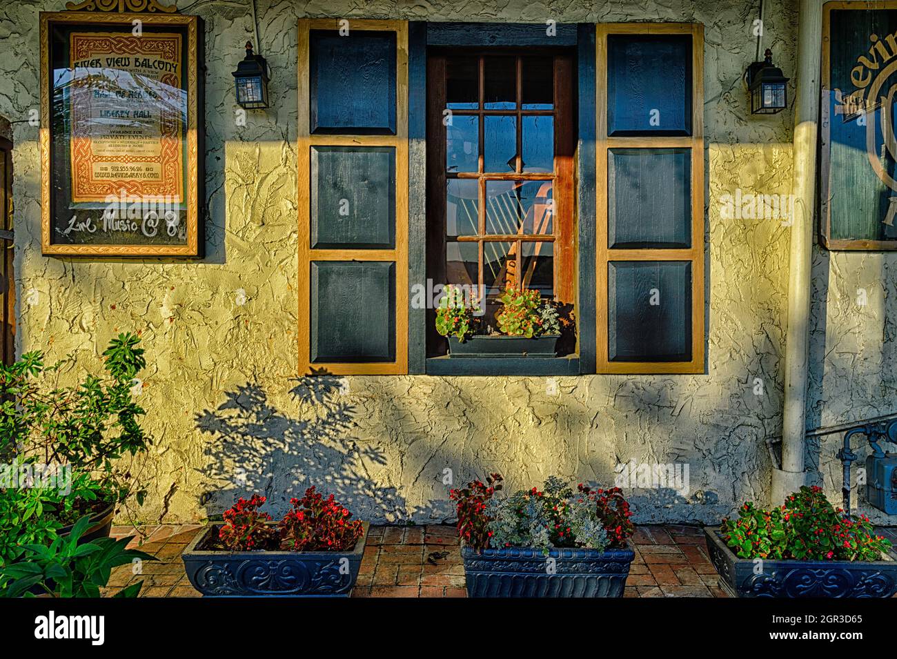 Exterior facade of Kevin Barry's Irish Pub in Savannah, highlighted in the early morning sun Stock Photo
