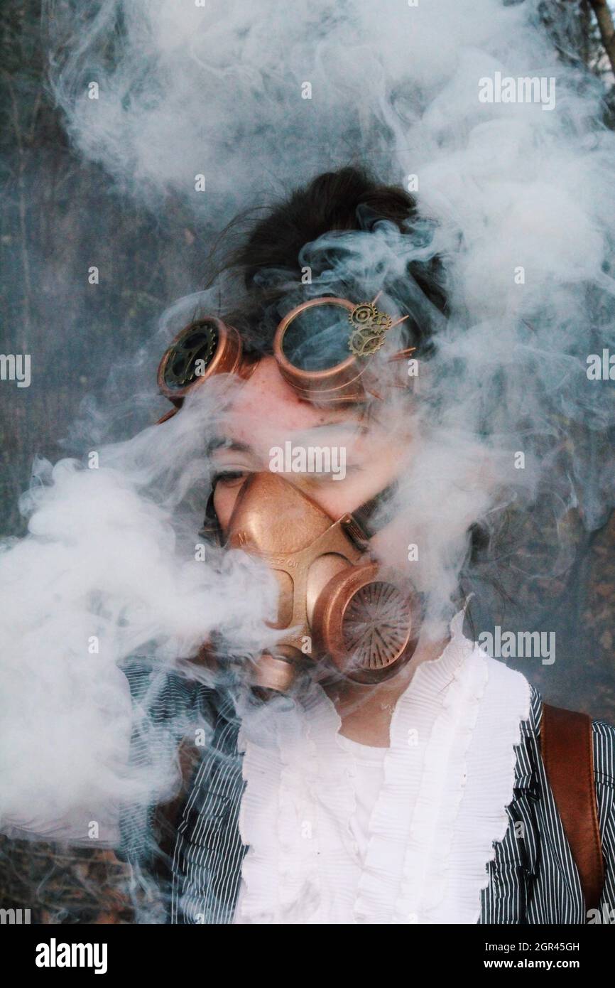 Girl wearing gas mask hires stock photography and images Alamy