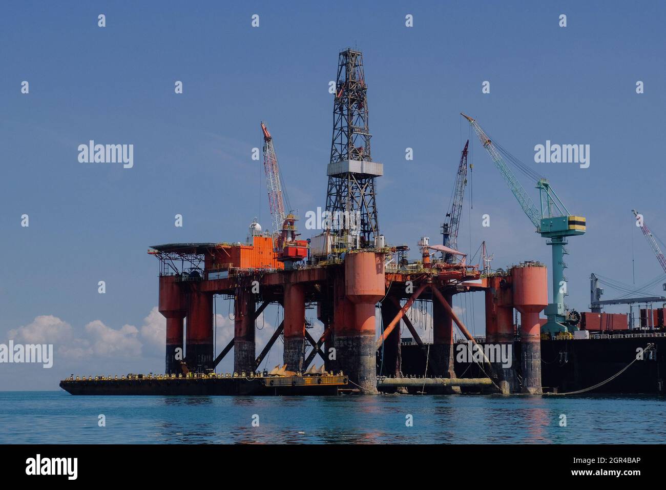 Batam oil rig hi-res stock photography and images - Alamy