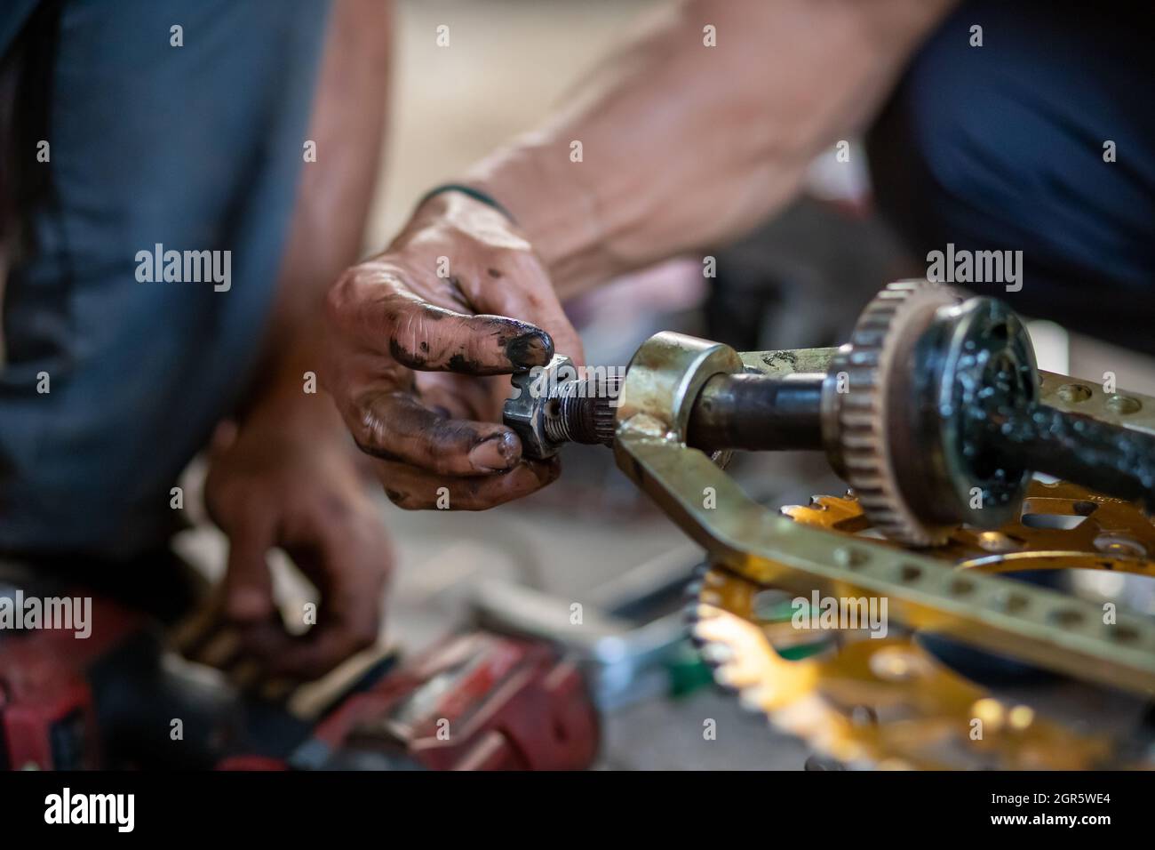 Two car oil filter hires stock photography and images Alamy