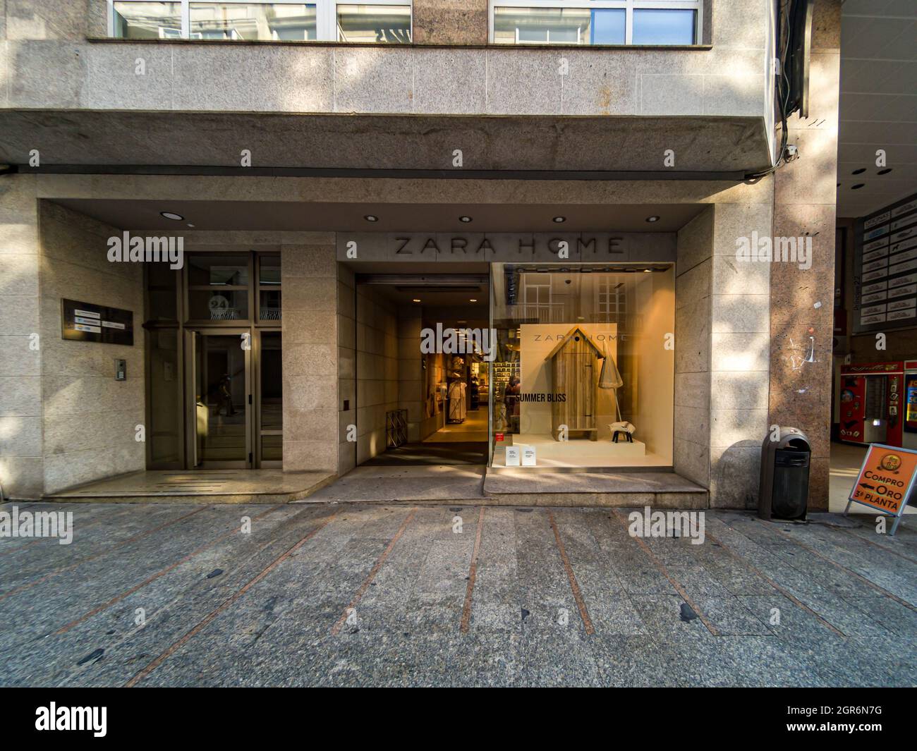 VIGO, SPAIN - Sep 10, 2021: The Zara Home store entrance area in the street  of Vigo, Spain Stock Photo - Alamy