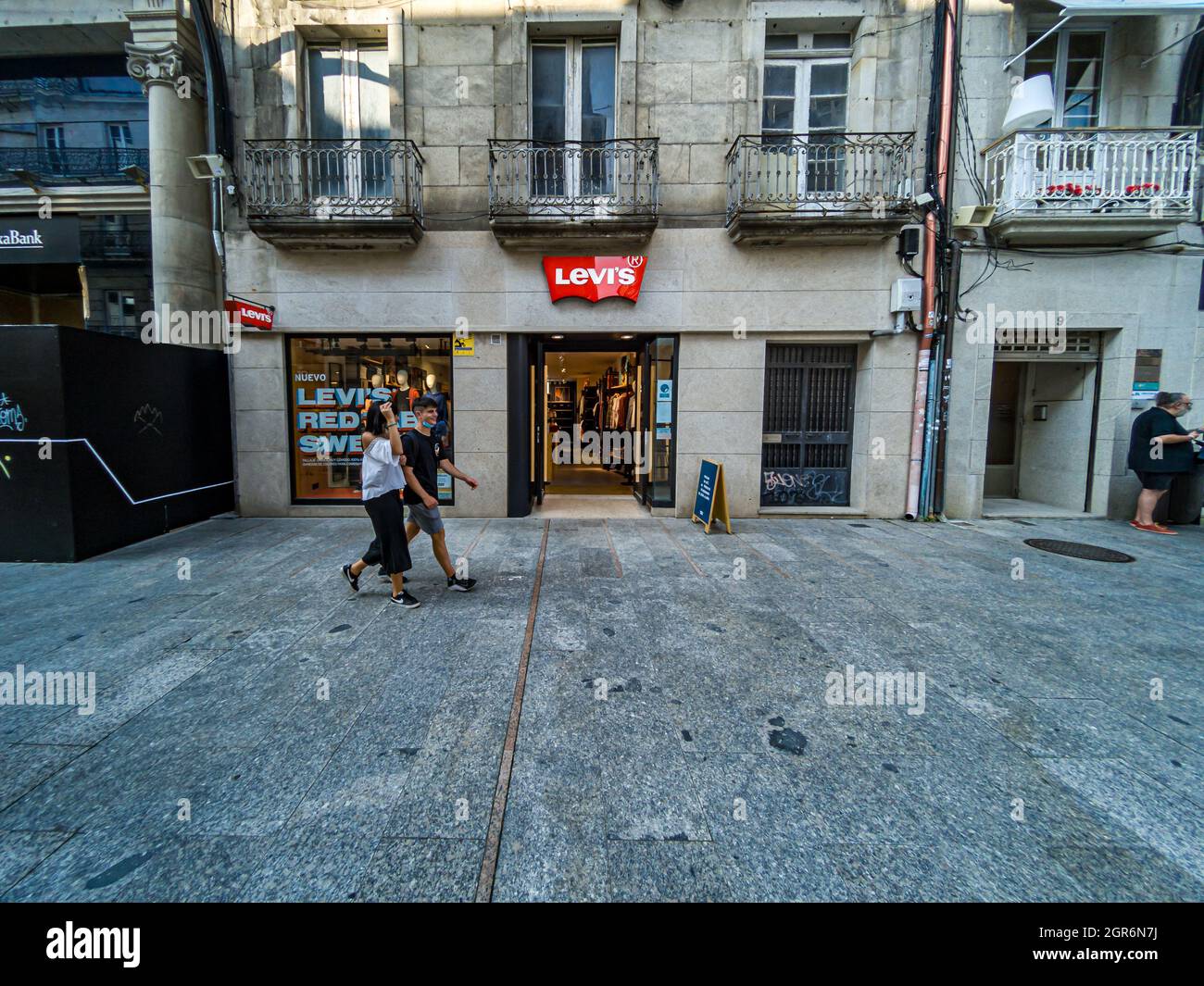 VIGO, SPAIN - Sep 10, 2021: The Levis branded clothes store entrance area  in the street of Vigo, Spain Stock Photo - Alamy