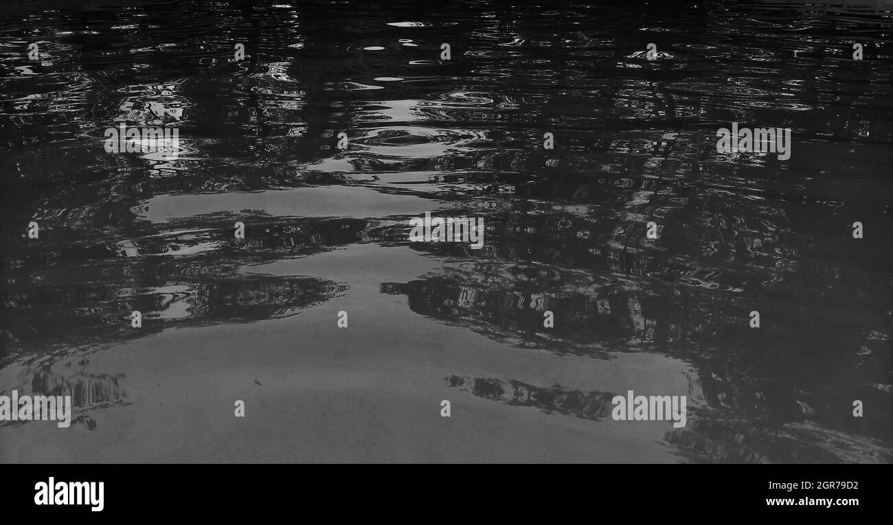 Rushing water underwater Black and White Stock Photos & Images - Alamy