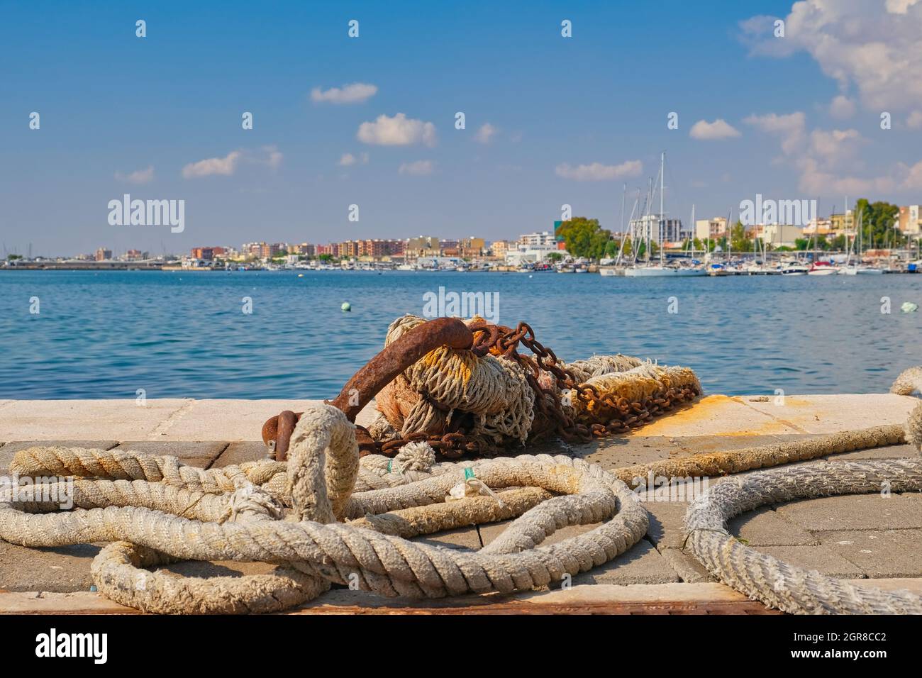 Ships chains hi-res stock photography and images - Alamy