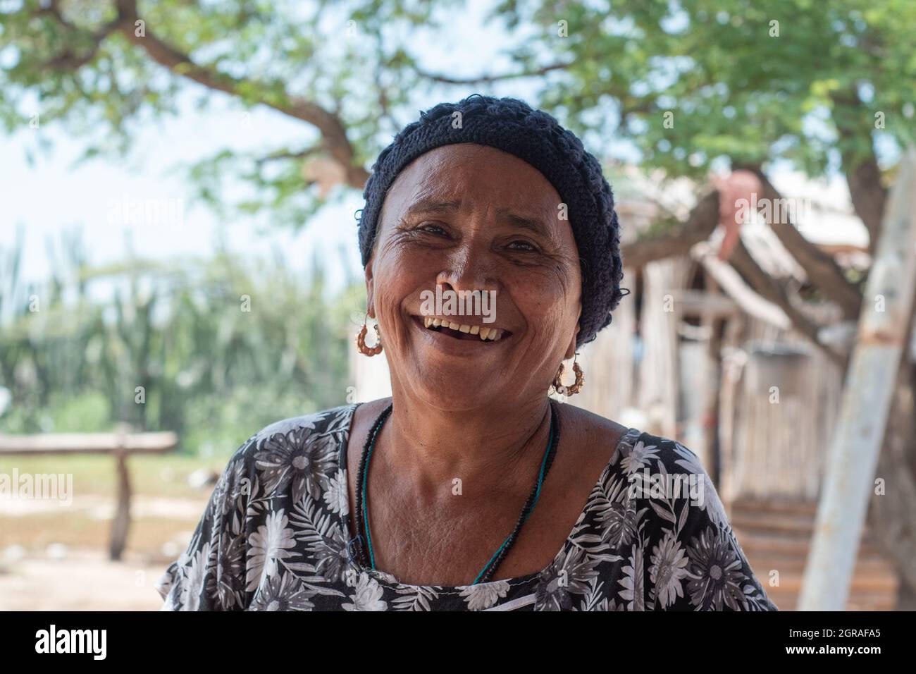 Mayapo, Colombia. 26th Sep, 2021. A Wayuu indigenous women poses for a portrait smiling during a Humanitarian Mission developed by 'De Corazon Guajira' in Mayapo at La Guajira - Colombia were they visited the Wayuu indigenous communities 'Pactalia, Poromana, Perrohuila' on September 26, 2021. The Guajira region in Colombia is the poorest region in Colombia, with its people commongly living without drinkable water, electricity and food. Credit: Long Visual Press/Alamy Live News Stock Photo