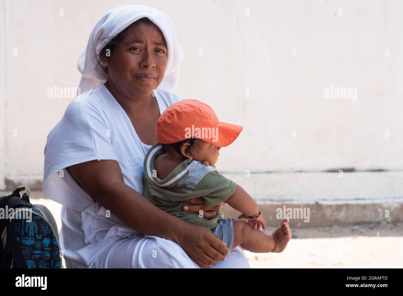 Mayapo, Colombia. 26th Sep, 2021. A Wayuu mother poses for a portrait with her son during a Humanitarian Mission developed by 'De Corazon Guajira' in Mayapo at La Guajira - Colombia were they visited the Wayuu indigenous communities 'Pactalia, Poromana, Perrohuila' on September 26, 2021. The Guajira region in Colombia is the poorest region in Colombia, with its people commongly living without drinkable water, electricity and food. Credit: Long Visual Press/Alamy Live News Stock Photo