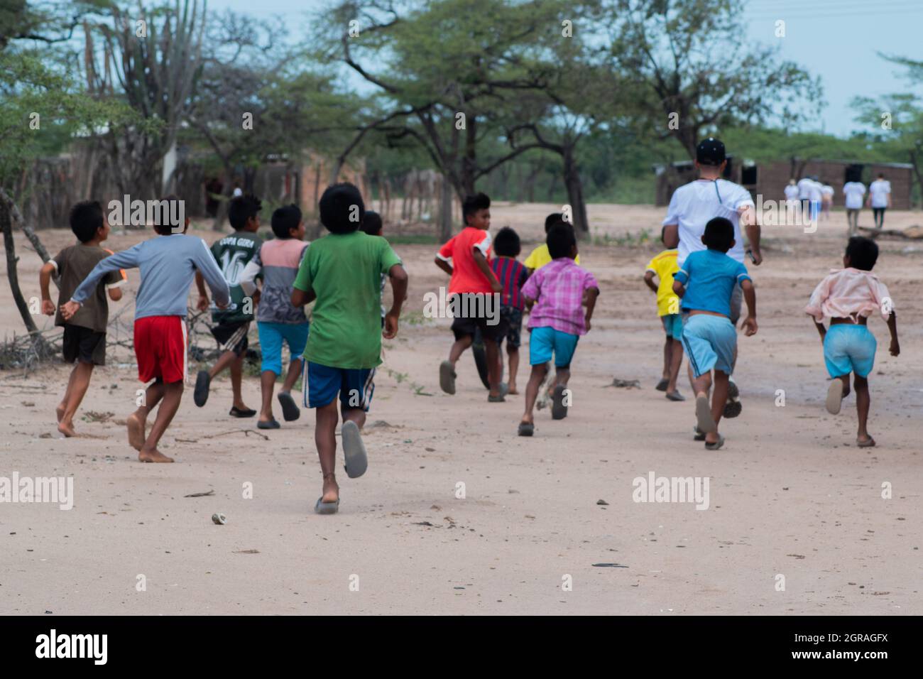 Mayapo, Colombia. 26th Sep, 2021. Several children from Wayuu indigenous communities play during a Humanitarian Mission developed by 'De Corazon Guajira' in Mayapo at La Guajira - Colombia were they visited the Wayuu indigenous communities 'Pactalia, Poromana, Perrohuila' on September 26, 2021. The Guajira region in Colombia is the poorest region in Colombia, with its people commongly living without drinkable water, electricity and food. Credit: Long Visual Press/Alamy Live News Stock Photo