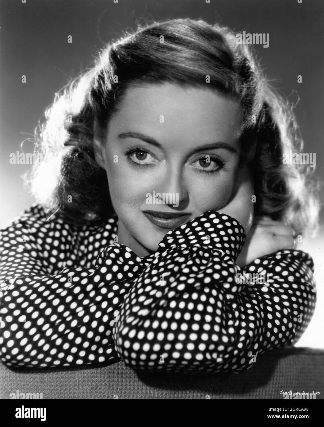 BETTE DAVIS Portrait publicity for PAYMENT ON DEMAND 1951 director CURTIS BERNHARDT writers Bruce Manning and Curtis Bernhardt Gwenaud Productions / RKO Radio Pictures Stock Photo