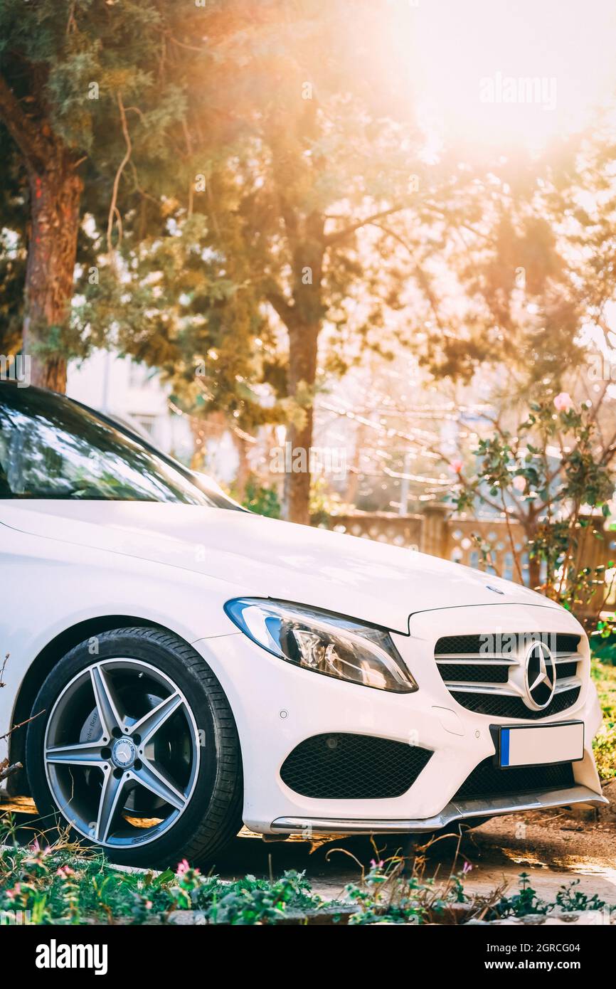 Wheel vertical mercedes benz hi-res stock photography and images