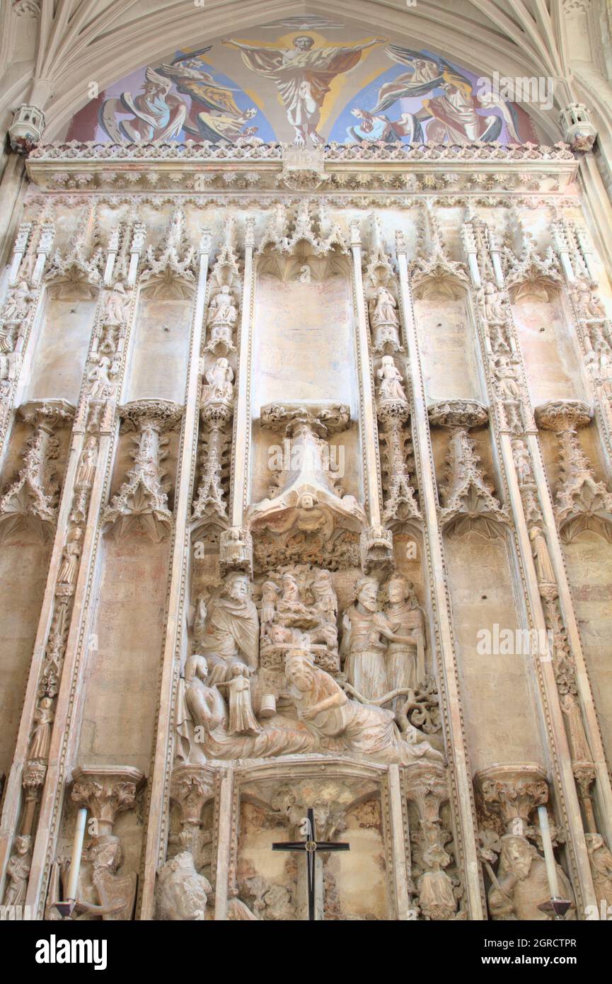 14th Century Carved Stone Tree Of Jesse Family Tree Of Jesus With An Ascension Mural By Hans Feibusch, Christchurch Priory Stock Photo